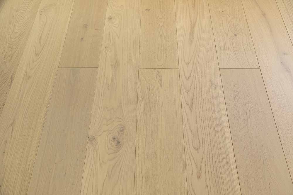 Arles hardwood flooring detail view 2 - Brushed texture and grain pattern