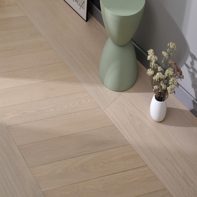 Avignon hardwood flooring detail view 3 - Wire Brushed texture and grain pattern