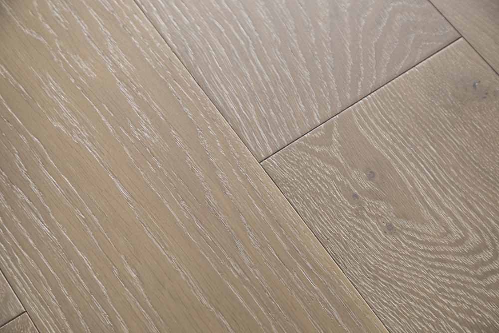 Bruges hardwood flooring detail view 2 - Brushed texture and grain pattern