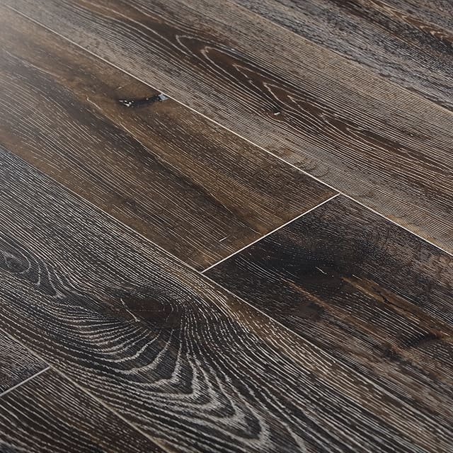 Cannes hardwood flooring detail view 2 - Brushed texture and grain pattern