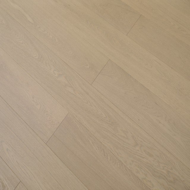 Capri hardwood flooring detail view 5 - Brushed texture and grain pattern