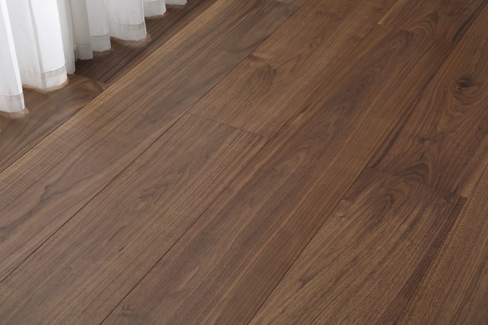 Casablanca hardwood flooring detail view 3 - Smooth texture and grain pattern