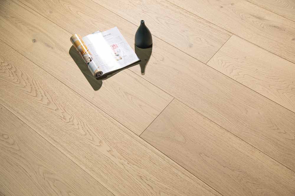 Cortona hardwood flooring detail view 5 - Wire Brushed texture and grain pattern