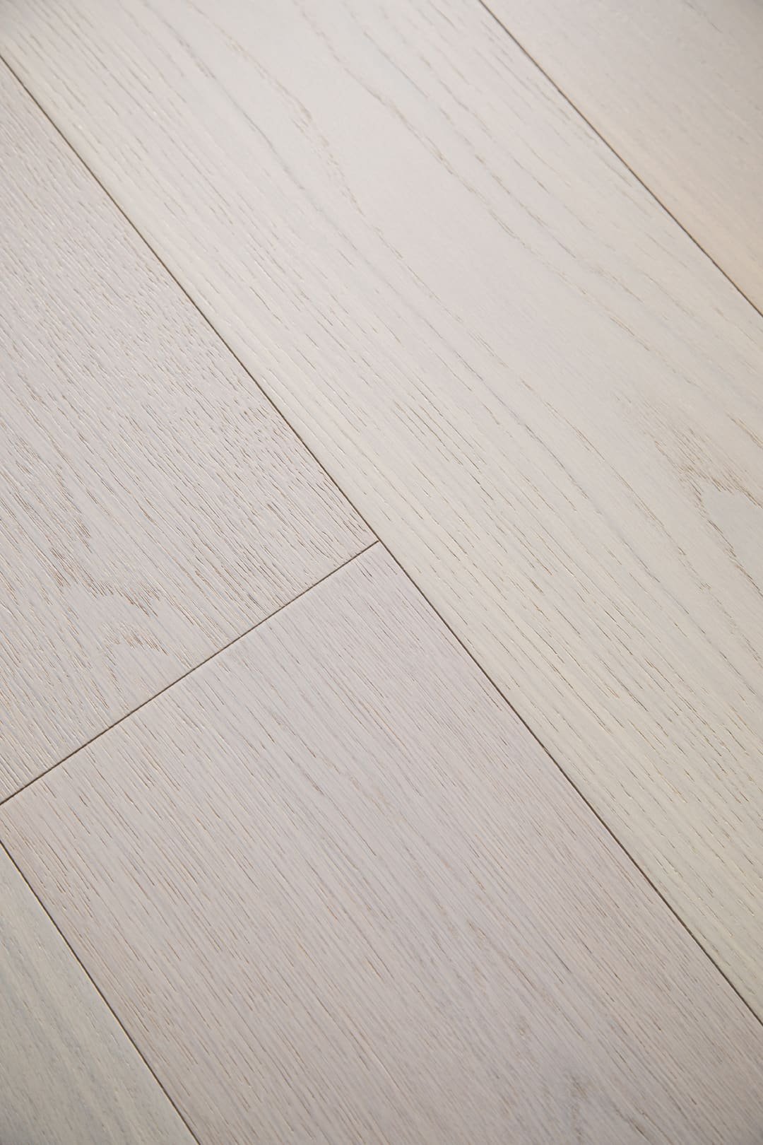 Doha hardwood flooring detail view 5 - Brushed texture and grain pattern