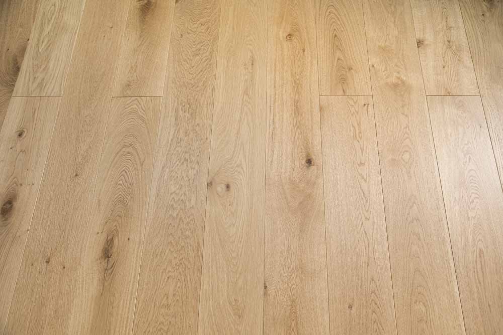 Korcula hardwood flooring detail view 5 - Brushed texture and grain pattern