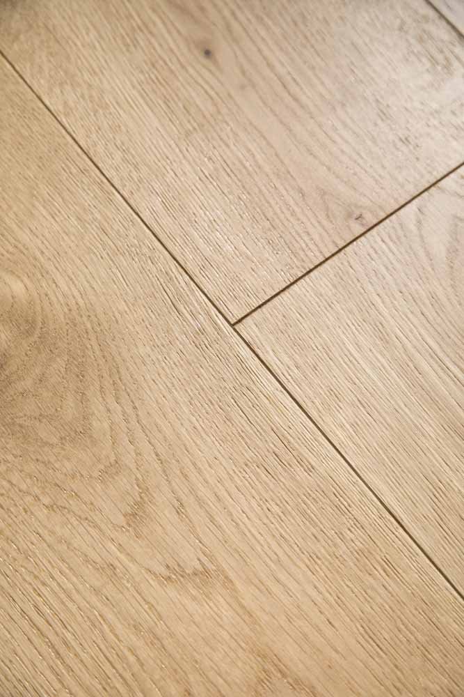 Korcula hardwood flooring detail view 6 - Brushed texture and grain pattern