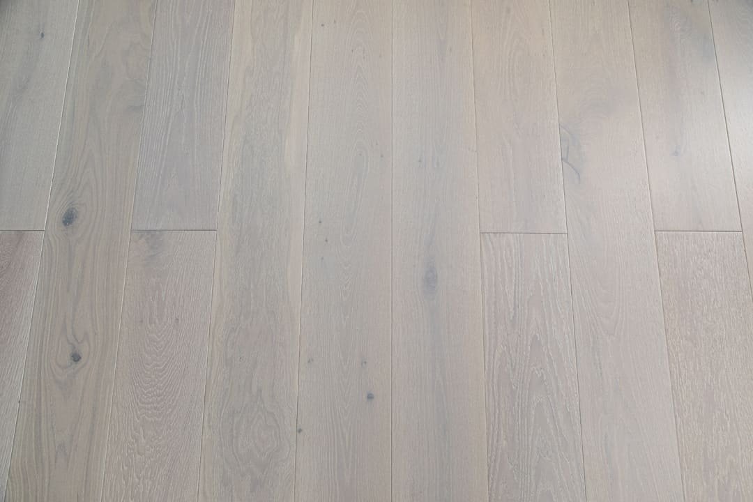 Lucca hardwood flooring detail view 2 - Brushed texture and grain pattern