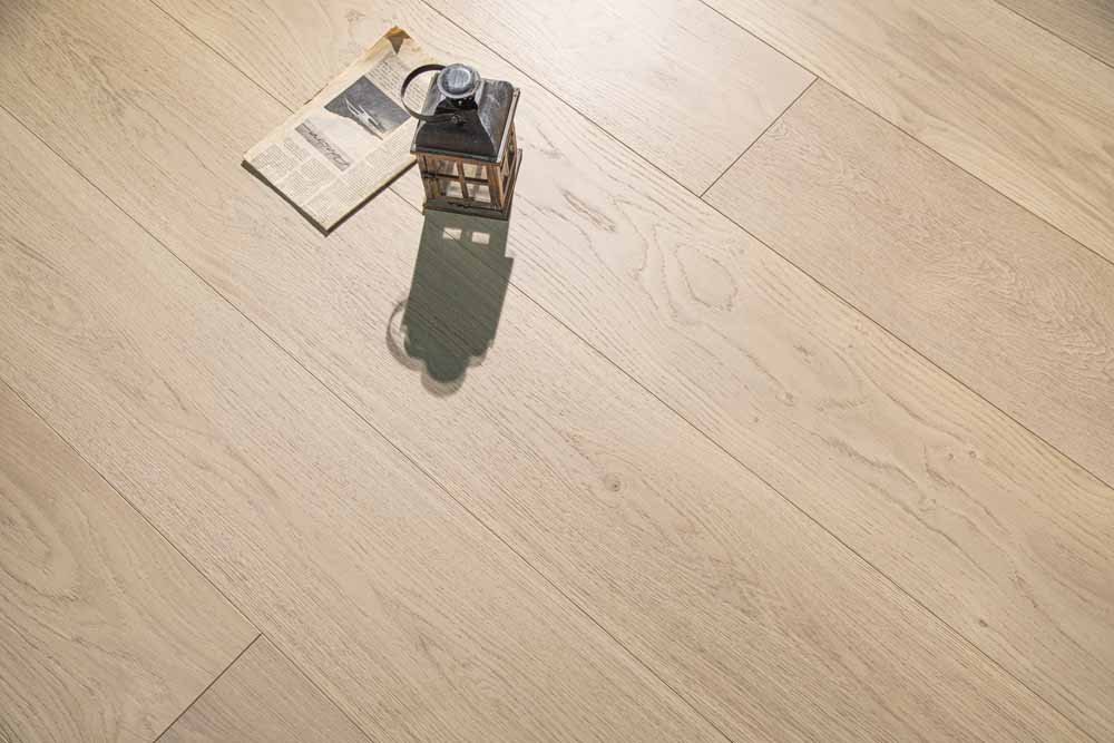 Mallorca hardwood flooring detail view 2 - Wire Brushed texture and grain pattern