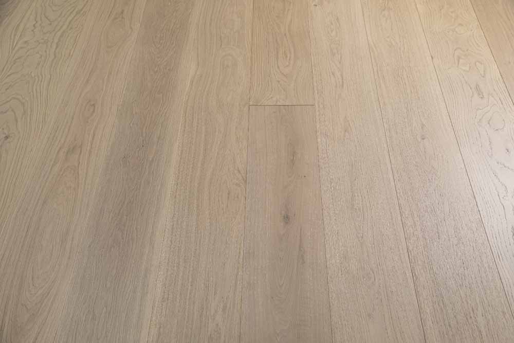 Mallorca hardwood flooring detail view 4 - Wire Brushed texture and grain pattern