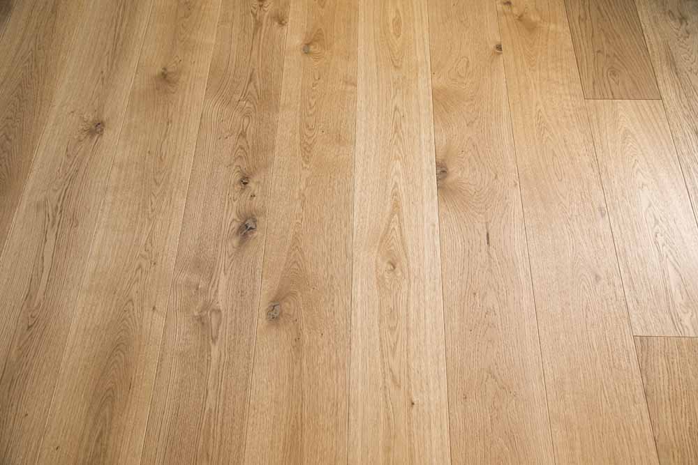 Menorca hardwood flooring detail view 4 - Brushed texture and grain pattern