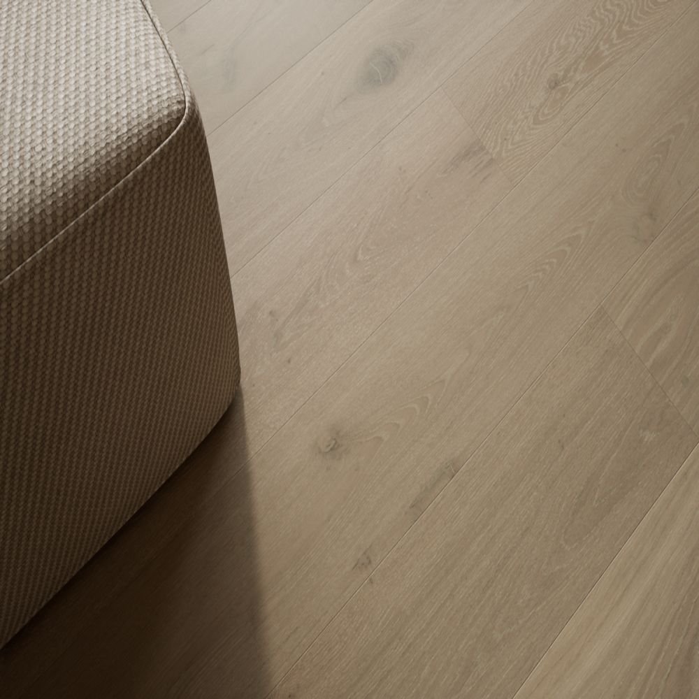 Montpellier hardwood flooring detail view 3 - Brushed texture and grain pattern