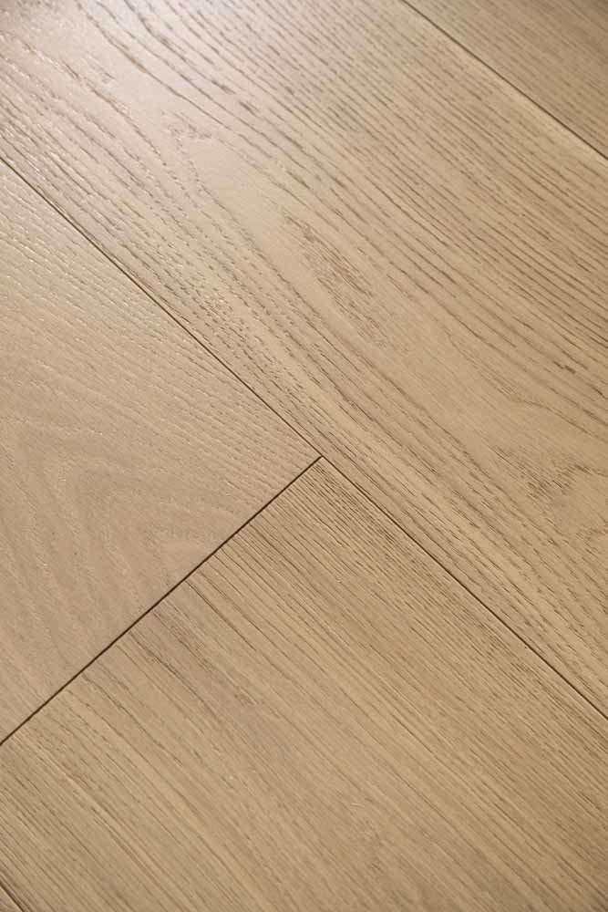 Portofino hardwood flooring detail view 2 - Brushed texture and grain pattern