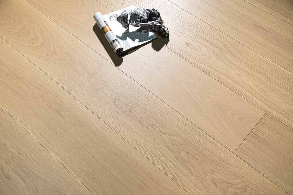 Portofino hardwood flooring detail view 5 - Brushed texture and grain pattern