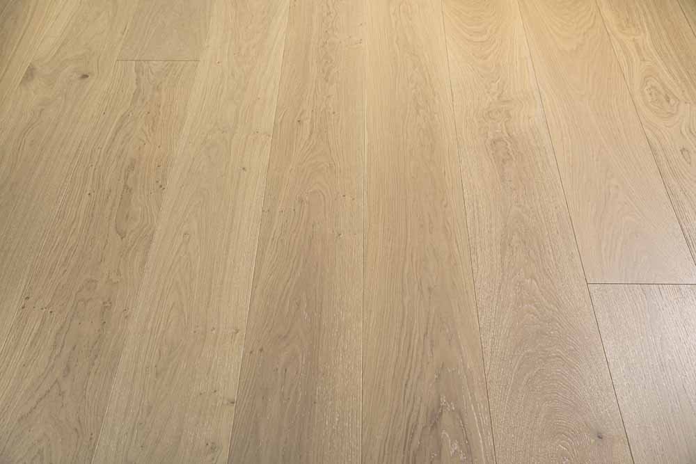 Portofino hardwood flooring detail view 6 - Brushed texture and grain pattern