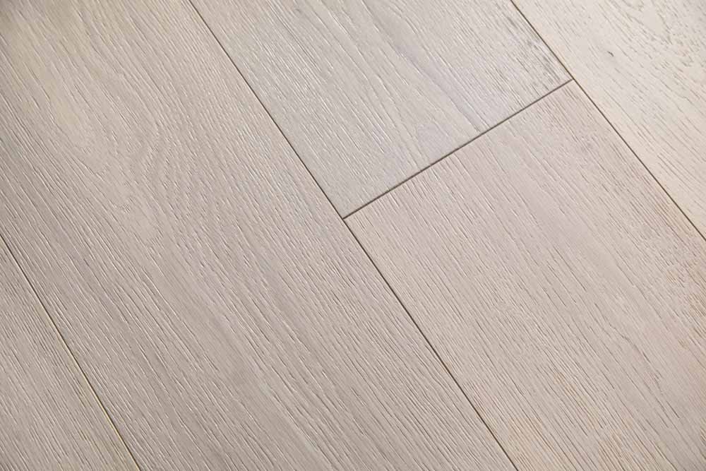 Santorini hardwood flooring detail view 2 - Brushed texture and grain pattern