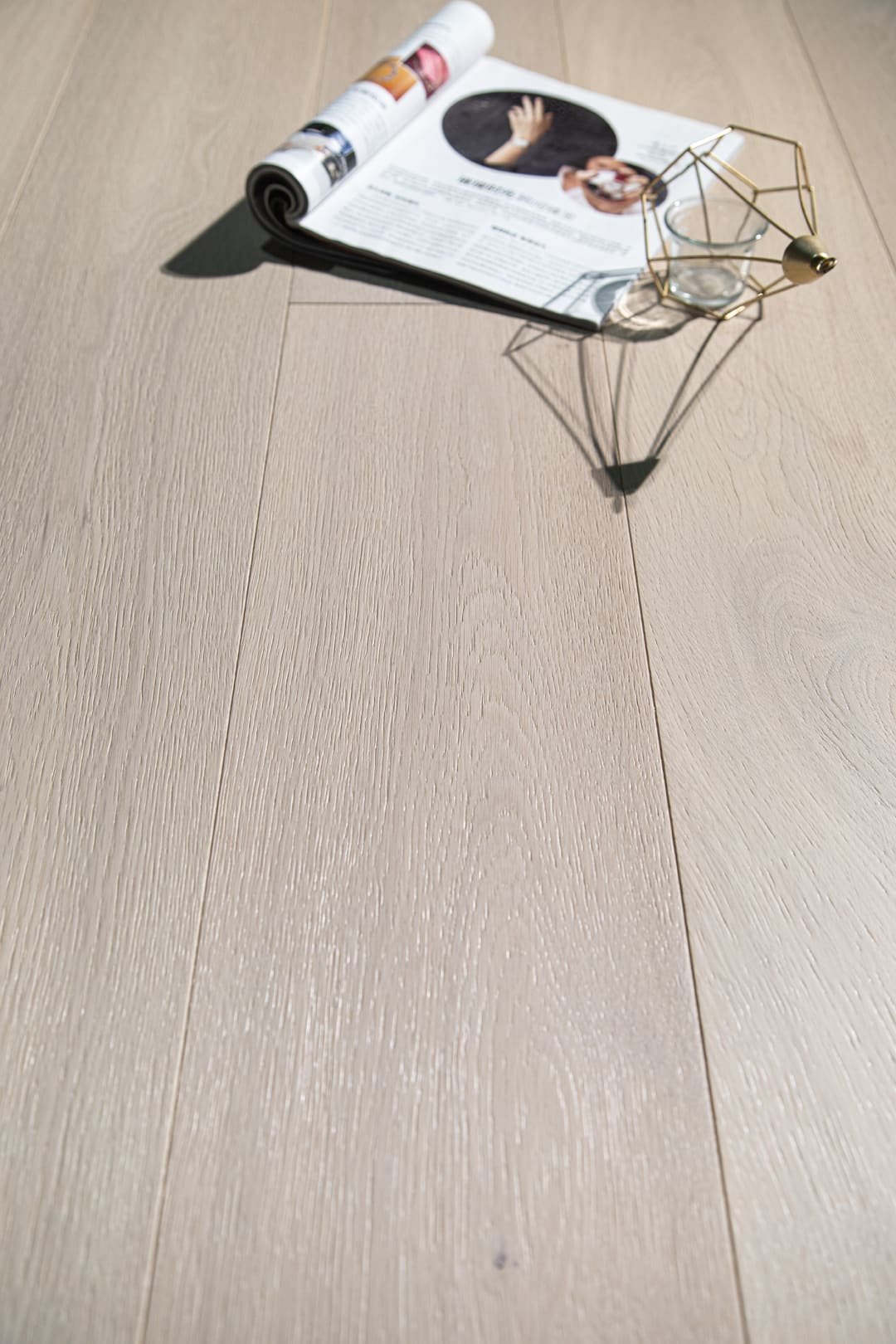 Santorini hardwood flooring detail view 4 - Brushed texture and grain pattern