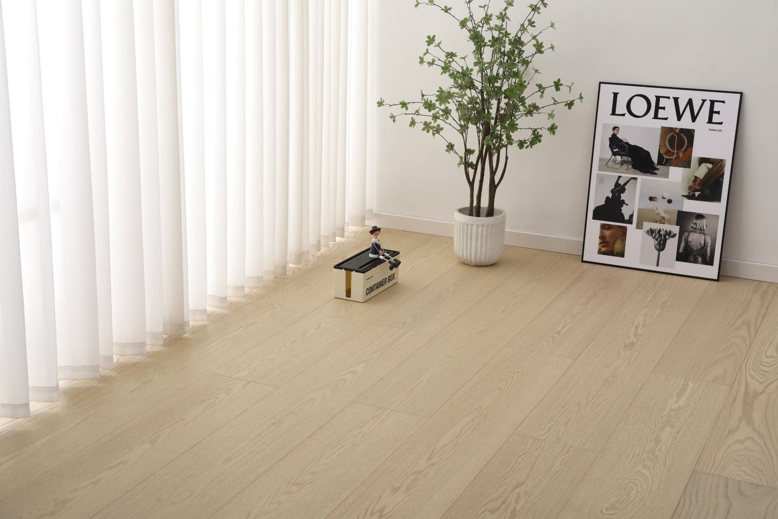 Savannah hardwood flooring detail view 4 - Brushed texture and grain pattern