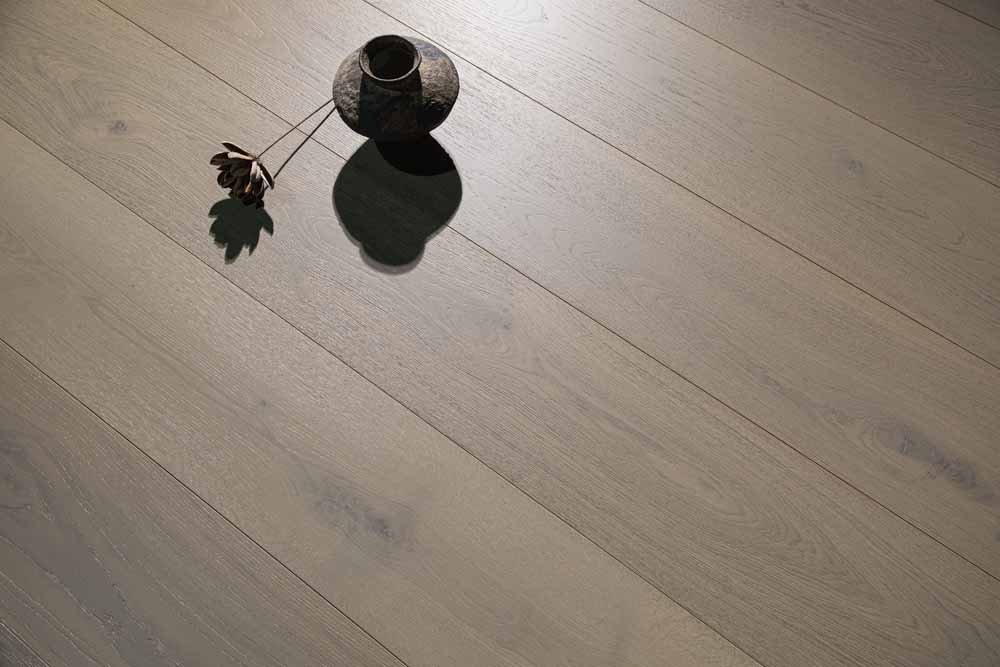 Seville hardwood flooring detail view 2 - Brushed texture and grain pattern
