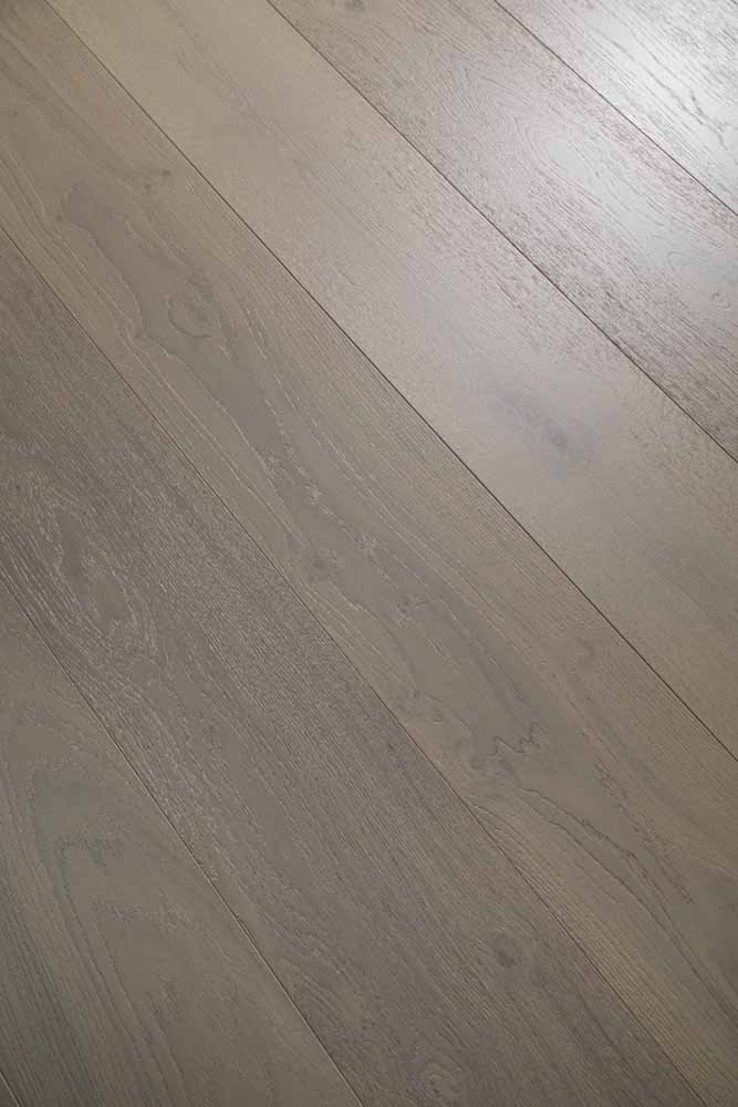 Seville hardwood flooring detail view 4 - Brushed texture and grain pattern