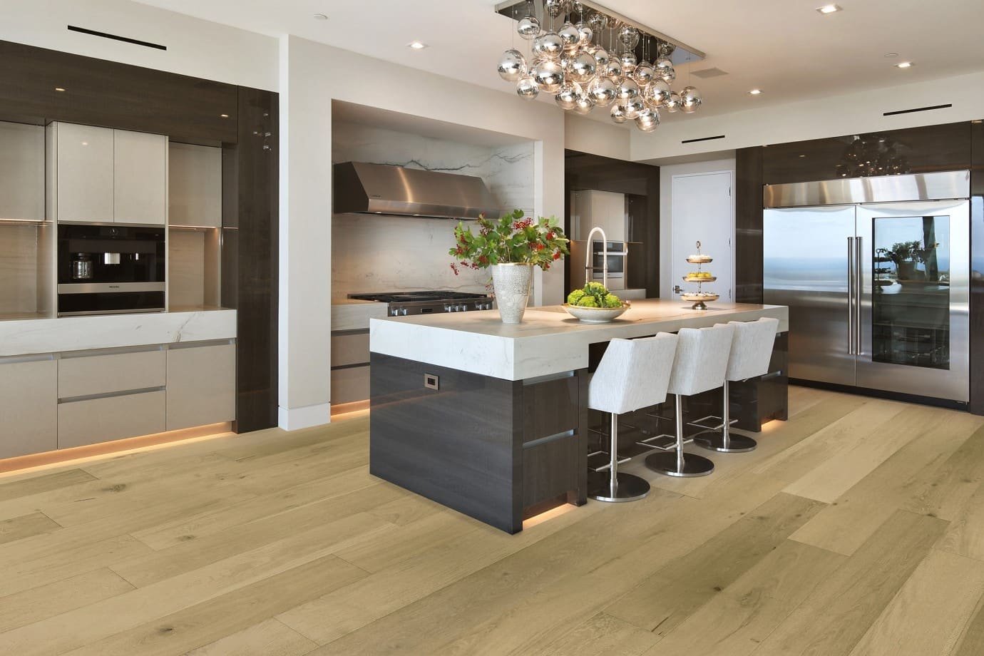 Soleil Dune hardwood flooring detail view 2 - Brushed texture and grain pattern