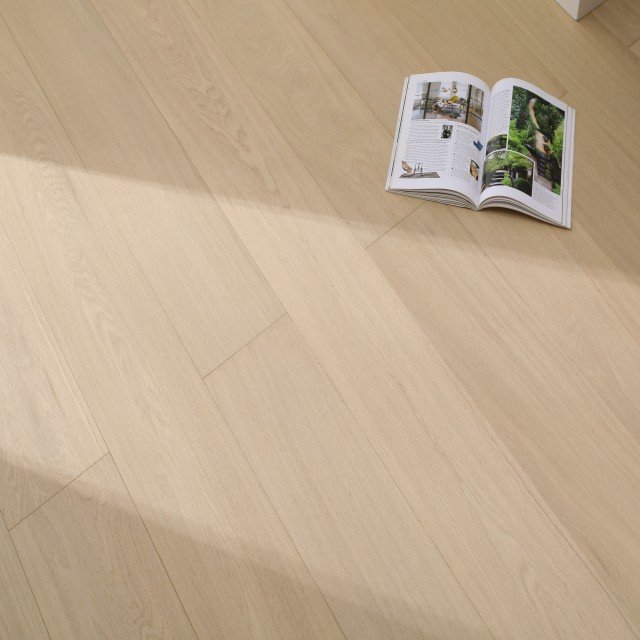 Sorrento hardwood flooring detail view 5 - Brushed texture and grain pattern